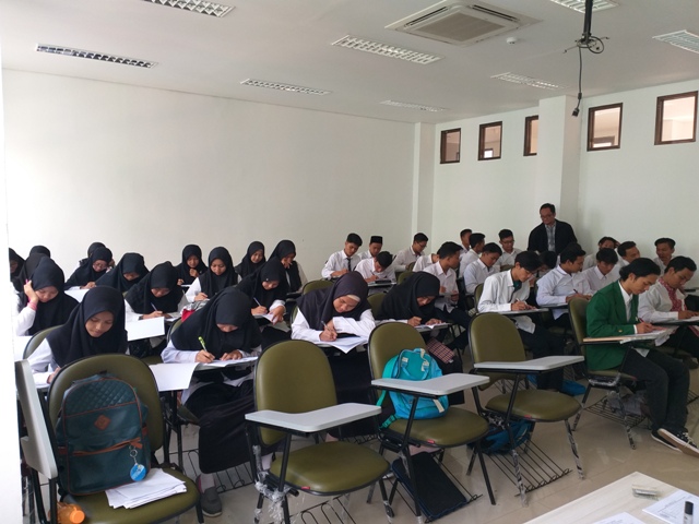 UAS HARI PERTAMA BERJALAN KONDUSIF