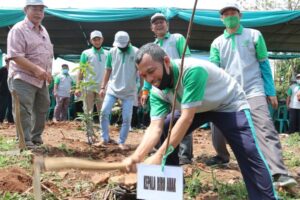 Institut Agama Islam Negeri (IAIN) Syekh Nurjati Cirebon melakukan penanaman sekitar 500 pohon di tanah yang berlokasi di Desa Astapada, Kecamatan Tengahtani, Kabupaten Cirebon